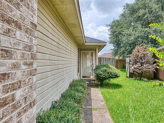 3rd image of 19907 Sycamore Valley Dr
