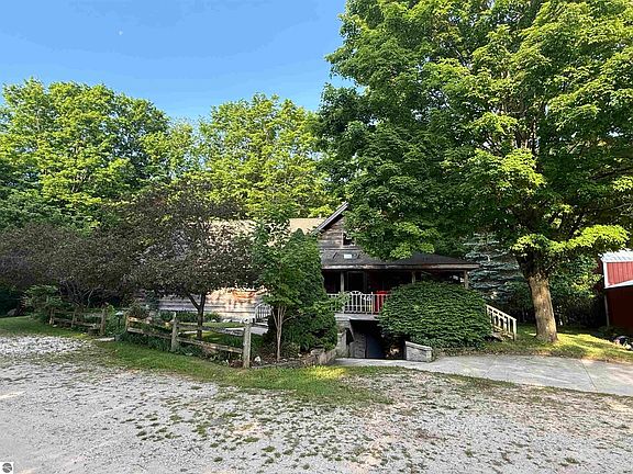 3rd image of 1370 Hidden Hollow Dr