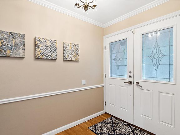 4th image of 322 Portico Dr