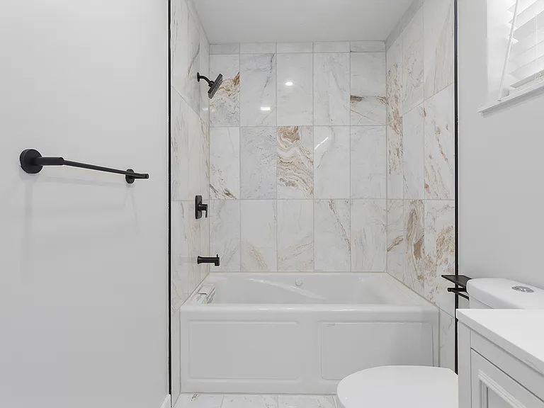2027 Agnes Ave — Photo 24