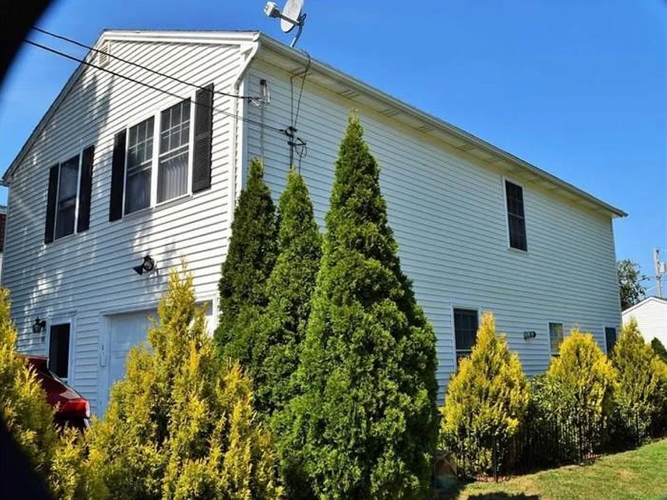 103 Moorefield St #2