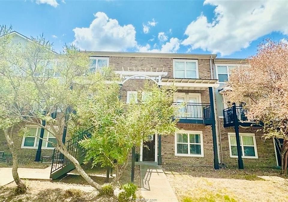 1st image of 1725 Harvey Mitchell Pkwy S APT 1425