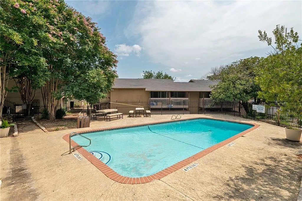 1 bed, 1.0 bath, 714 sqft, $995 — Photo 1