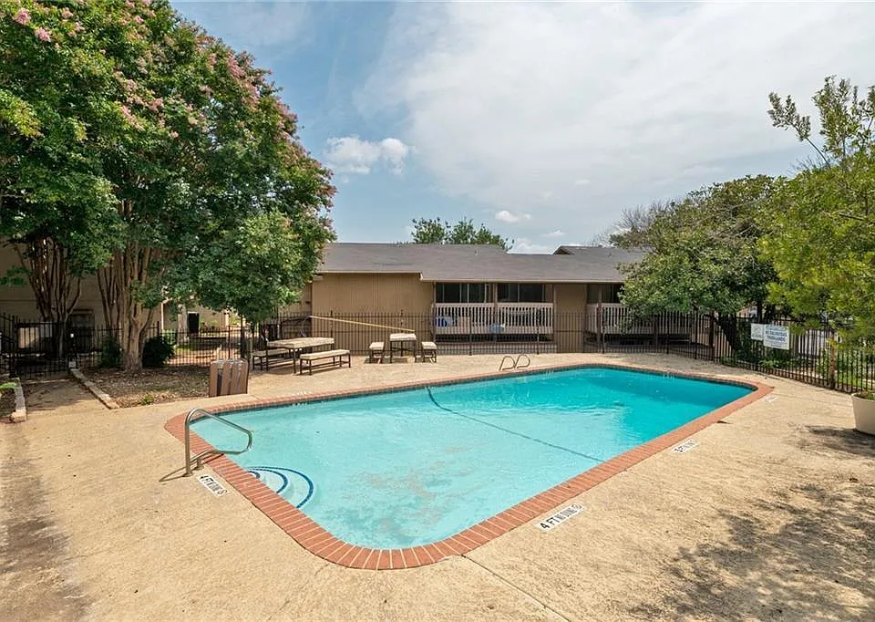 2124 Burton Dr #140