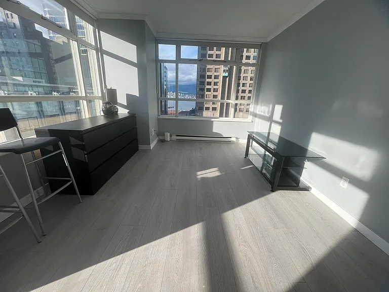 438 Seymour St #11F — Photo 2