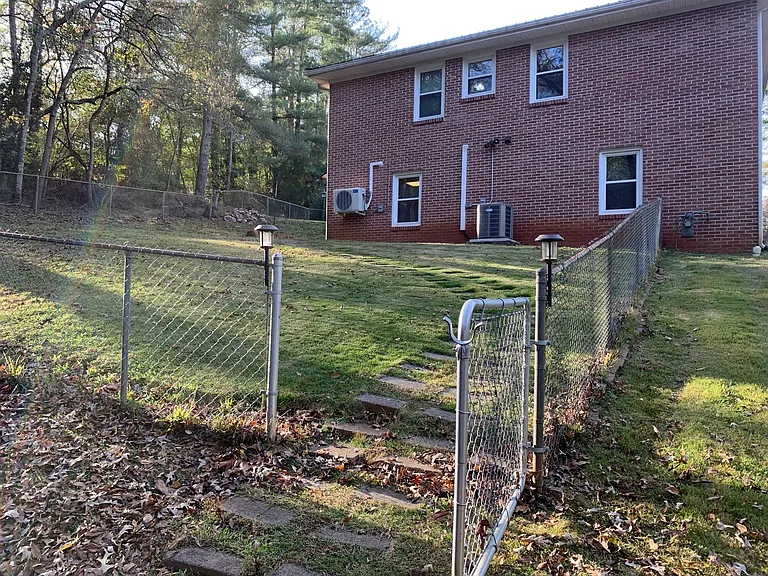125 Devonshire Dr — Photo 24