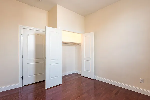 Rented by Nooklyn NYC LLC | media 18