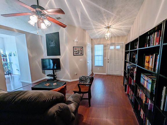 5th image of 928 Nelson Ln