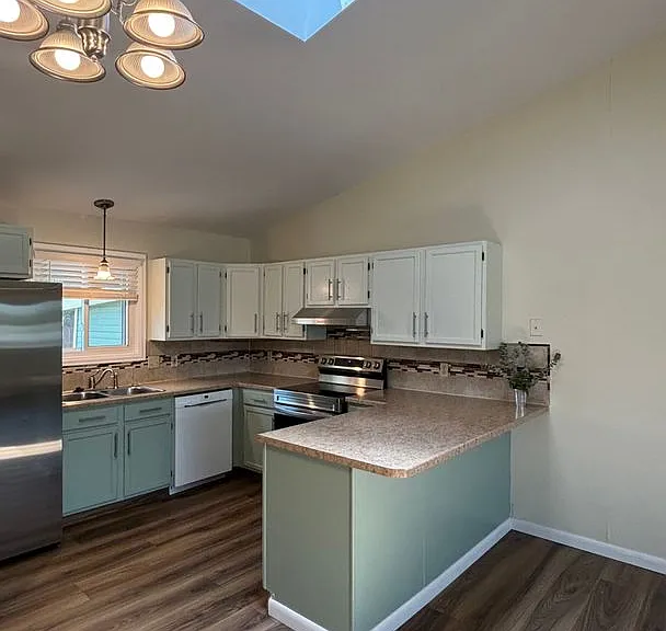 2525 Broadway St — Photo 10