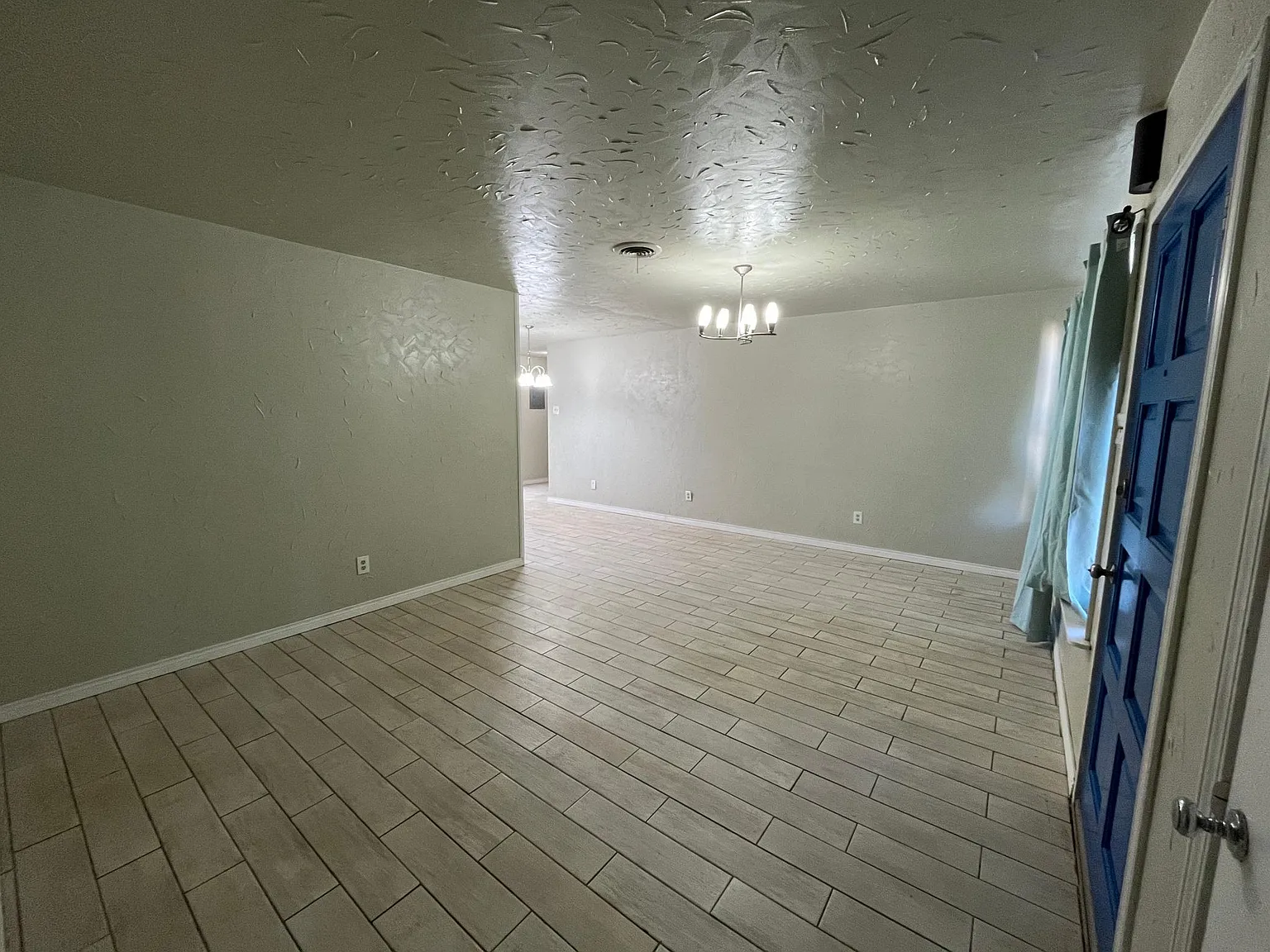 4 bed, 1.5 bath, 1450 sqft, $1,600 — Photo 1