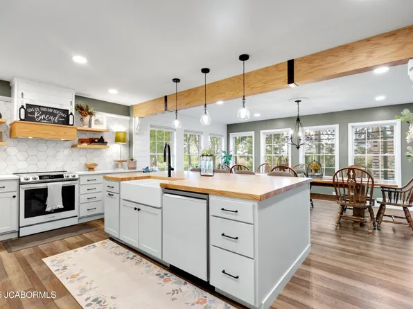 92 S Larand Dr, Holts Summit, MO 65043