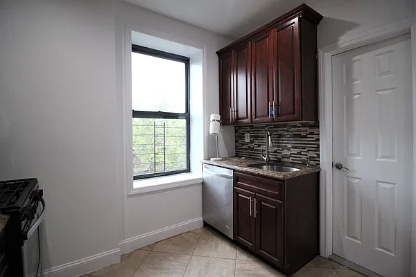 Rented by Hagstrom Management Inc | media 6