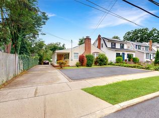 2150 Grove St, Baldwin, NY 11510