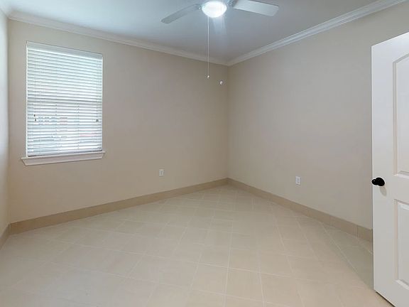 3rd image of 3333 Boettcher Dr #104