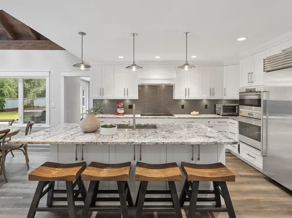 2130 179th St, Surrey, BC V3Z 9V6