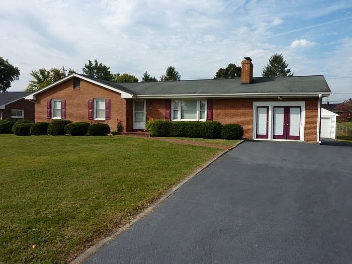 1st image of 215 Howard Dr