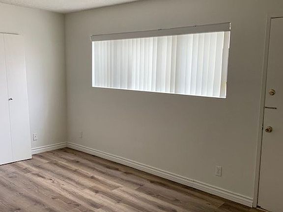3rd image of 11836 Darlington Ave #3