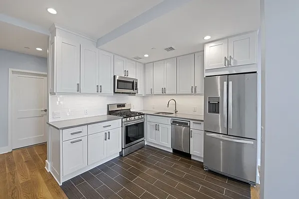 Rented by Compass | media 27