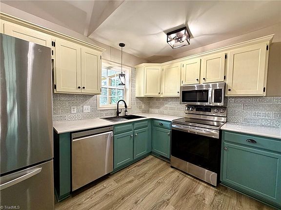 5th image of 1027 Tabor Rd