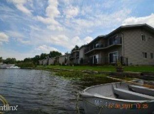 4988 Lake Point Dr, Waterford, MI 48329
