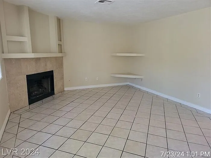 2 bed, 2.0 bath, 912 sqft, $1,195 — Photo 3
