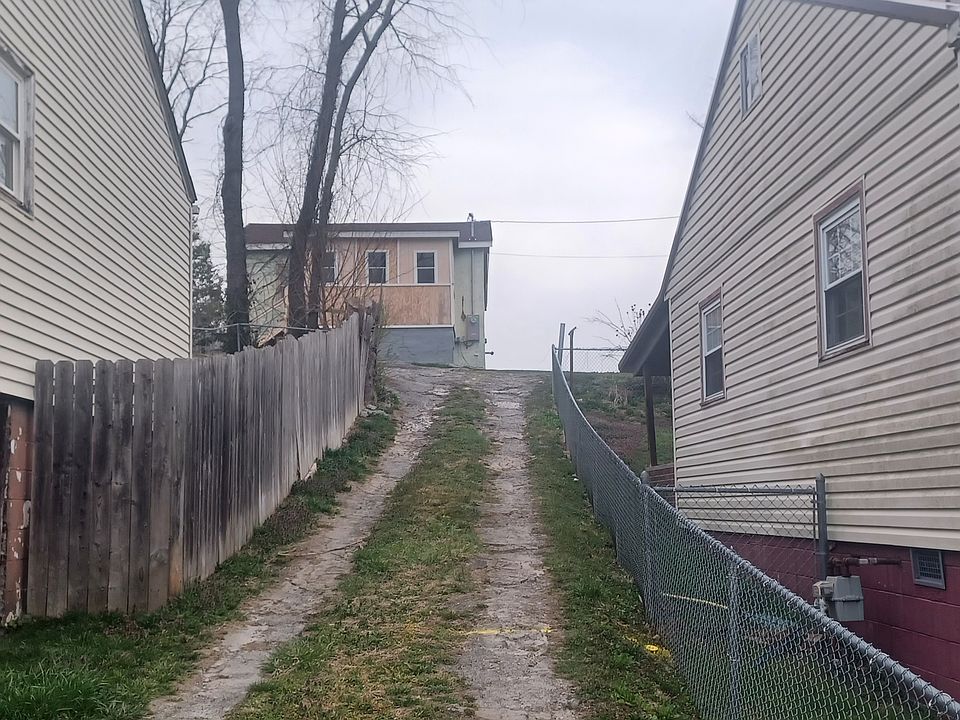 1st image of 128 1/2 Trump Ave