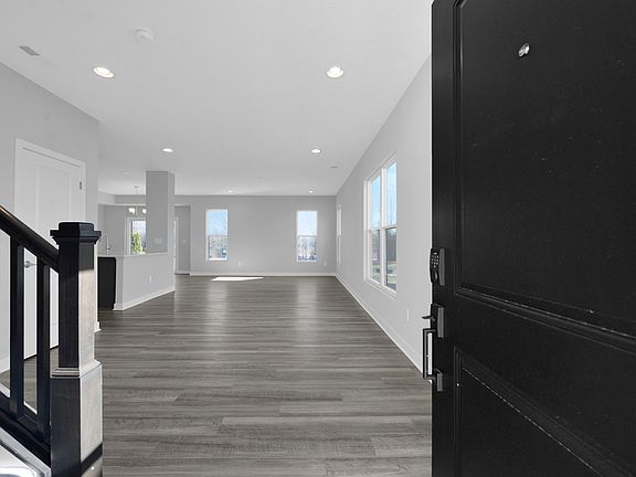 5th image of 5491 Finsbury Dr