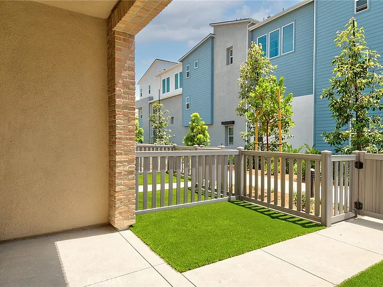 1036 Hazel Dr — Photo 2