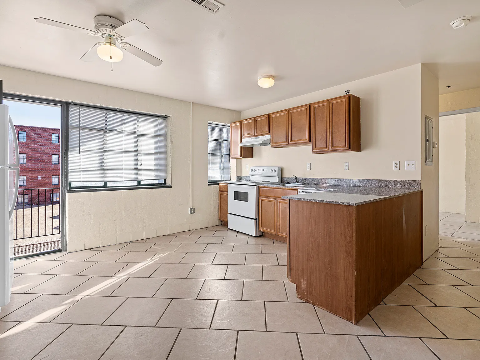Collins Terrace Apartments — Photo 3