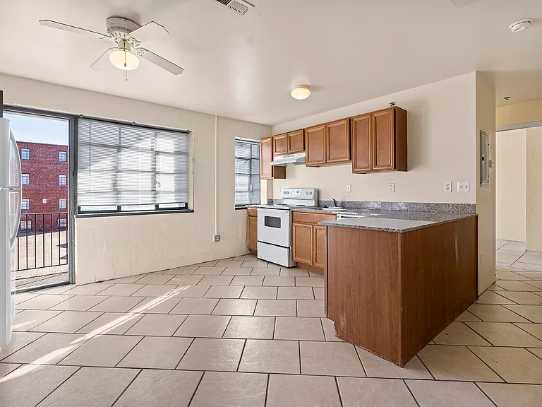 Collins Terrace Apartments — Photo 3
