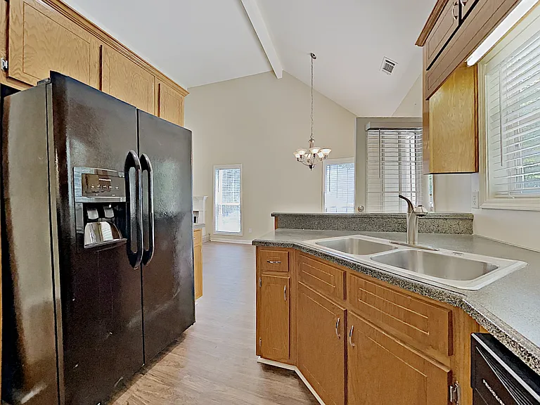 3916 Wakefield Dr — Photo 3