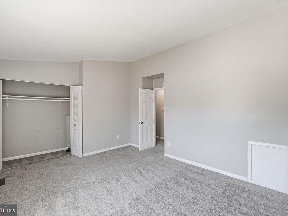1st image of 1102 Barnaby Ter SE