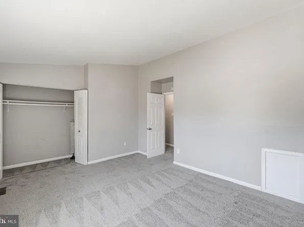 1102 Barnaby Ter SE, Washington, DC 20032