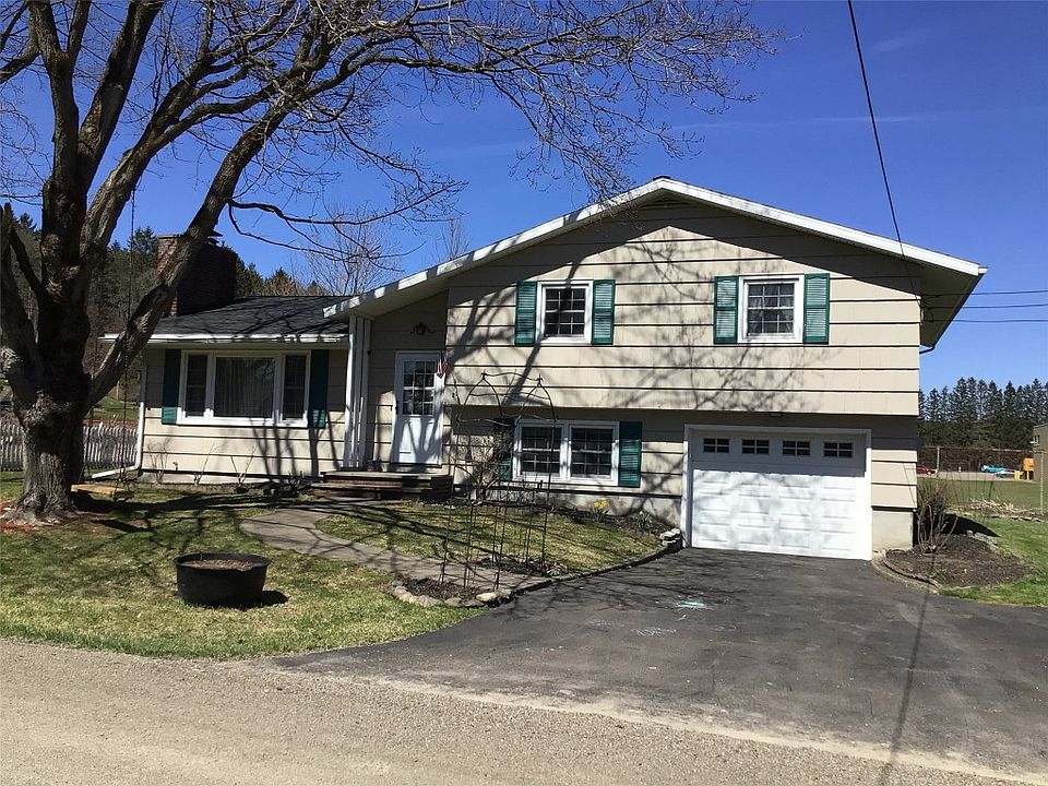 1st image of 20 Lawrence Ave