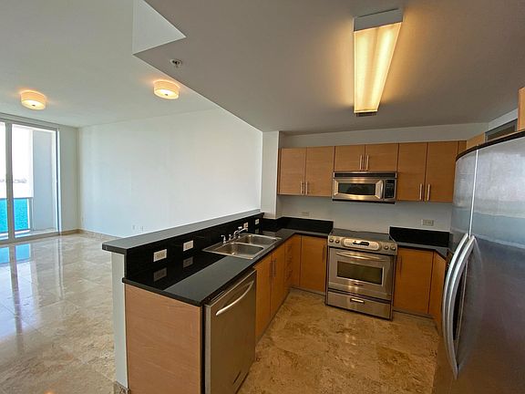4th image of 725 NE 22nd St #113