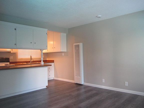 3rd image of 1120 E 2nd St APT 3
