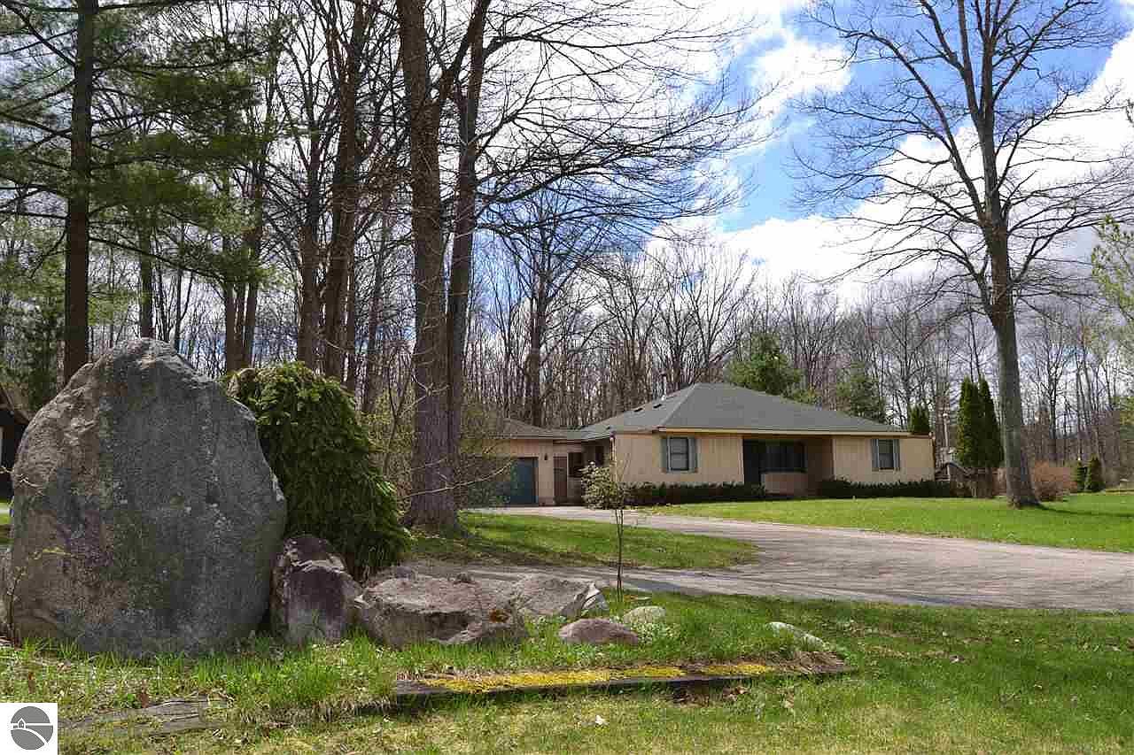 10435 W Watergate Rd, Cadillac, MI 49601 Zillow