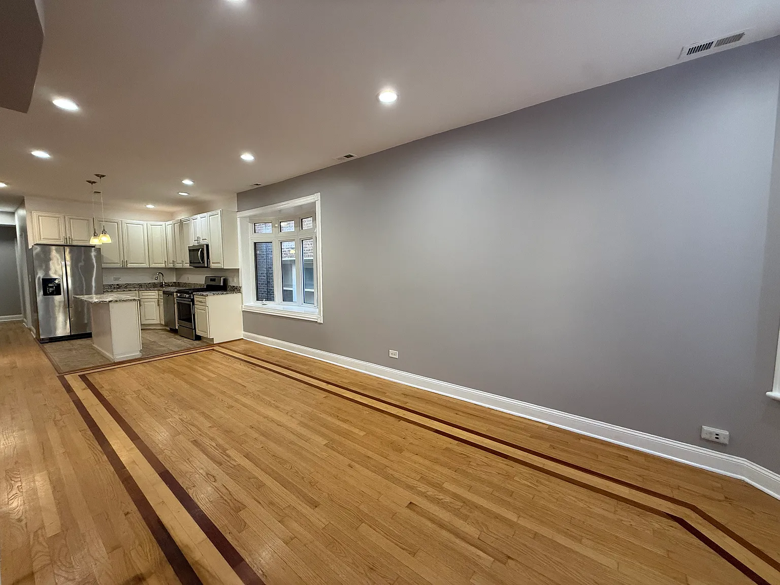 2 bed, 1000 sqft, $2,450 — Photo 2