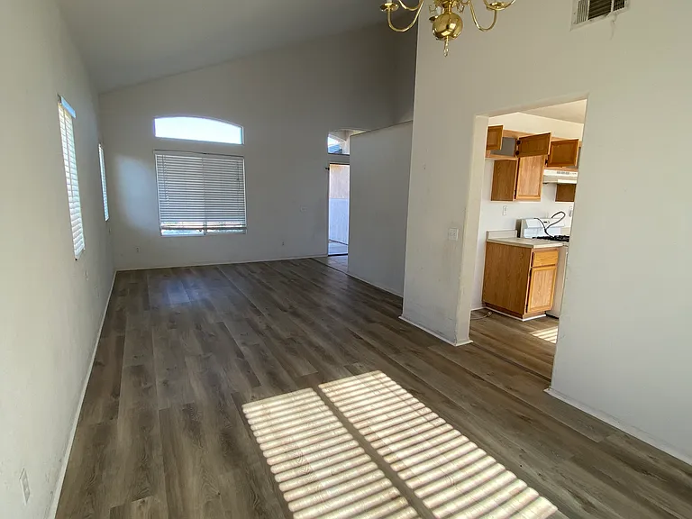 14243 Palm Ct — Photo 15
