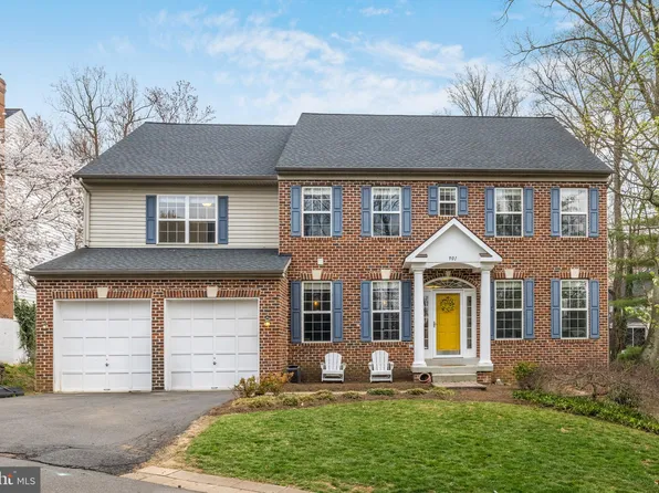 901 Dominion Ridge Ter, Herndon, VA 20170