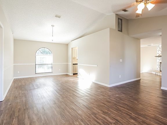 5th image of 1464 Rose Hill Dr W