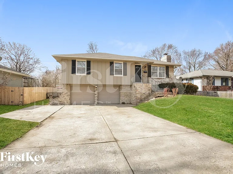 706 SW Merritt St — Photo 1