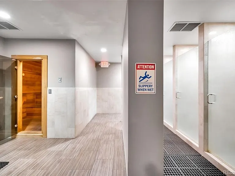 Both dry saunas and steam saunas