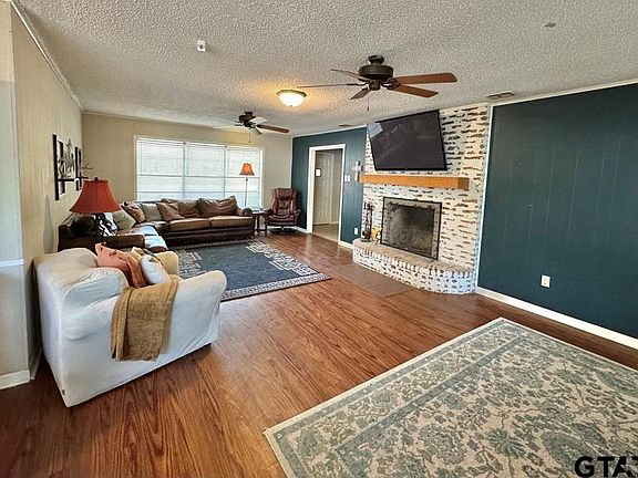 2nd image of 1785 Cypress Ln