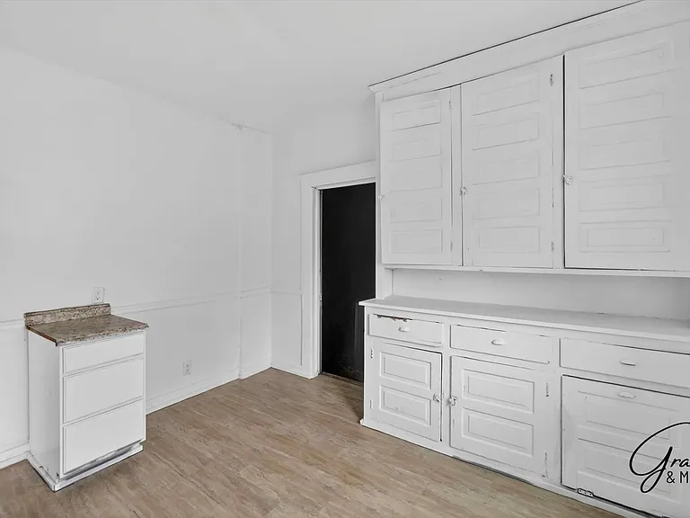 127 W Buena Vis — Photo 13