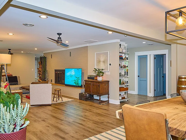 305 Ship Point Rd — Photo 14