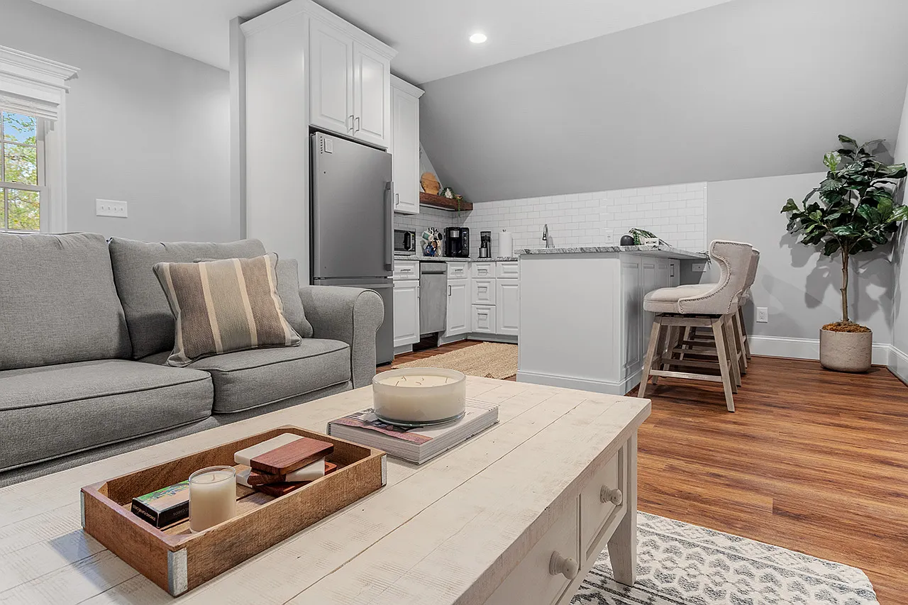 1 bed, 1200 sqft, $3,000 — Photo 1