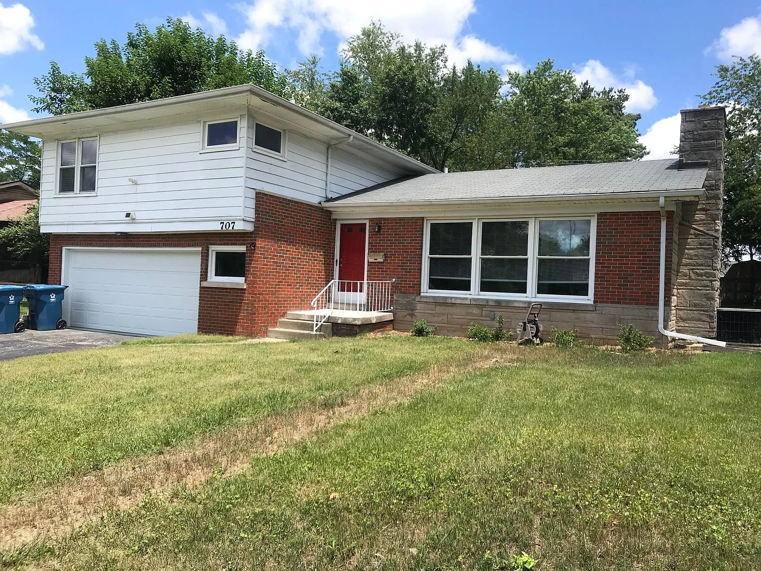 3 bed, 2.5 bath, 1800 sqft, $2,200 — Photo 2