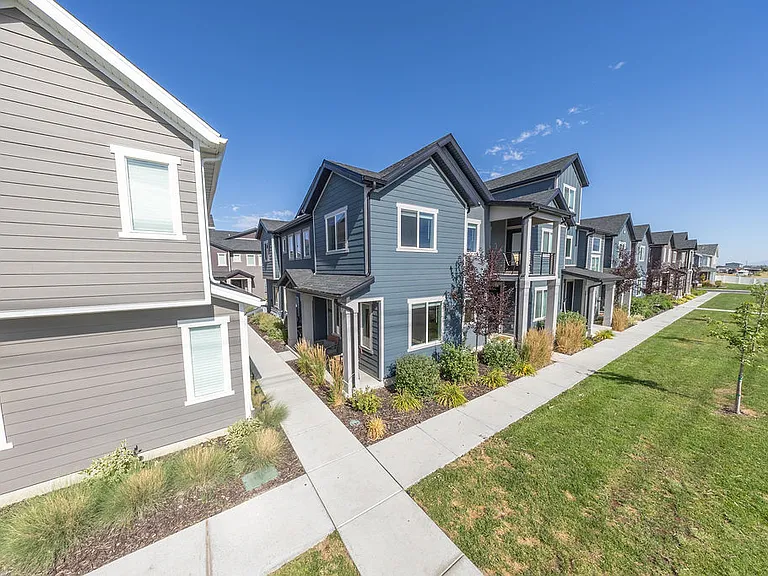 3758 S 3300 W — Photo 32
