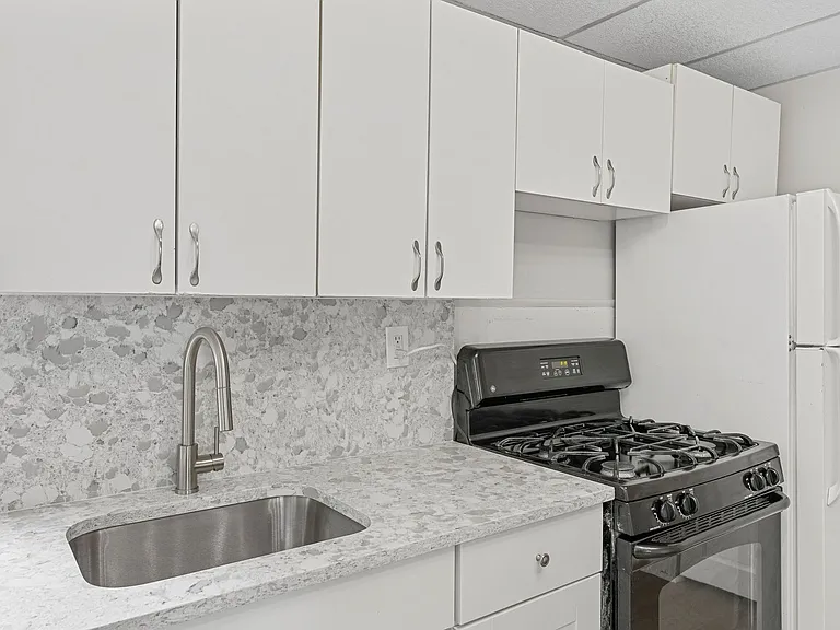 858 Market St — Photo 16